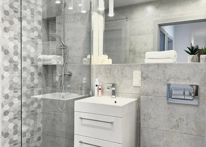 Grunwald - Ptasia 300m Od Stadionu * Познань