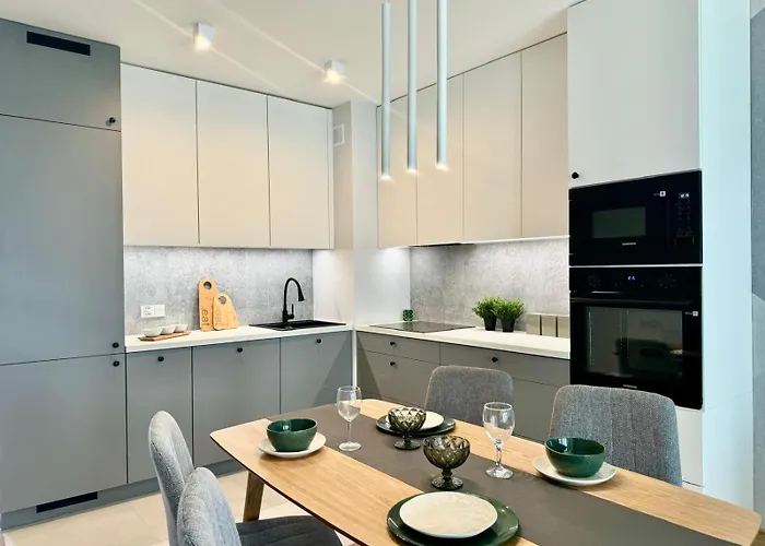 Grunwald - Ptasia 300m Od Stadionu * Познань